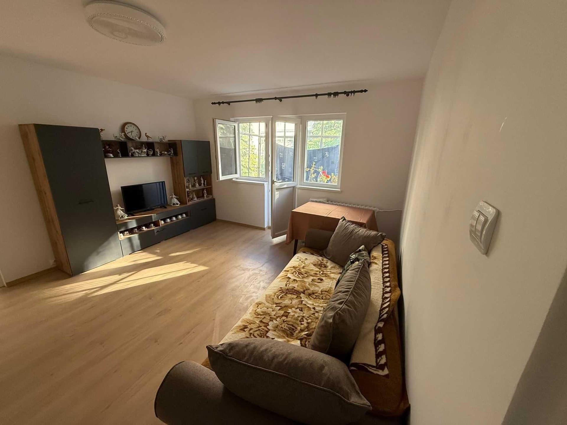 Apartament de închiriat cu 2 camere în zona Rogerius