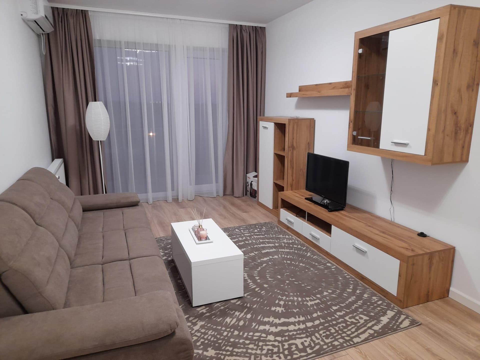 Închiriez apartament cu 2 camere Prima Universitatii