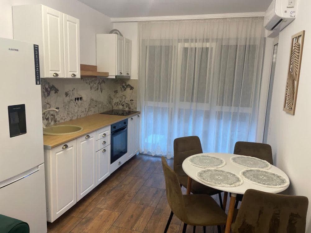 De închiriat apartament cu 2 camere