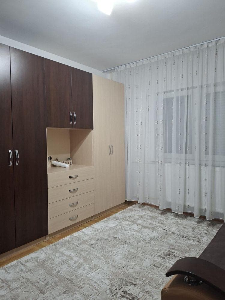 Apartament cu 2 camere/ caut colega de apartament - imagine 1