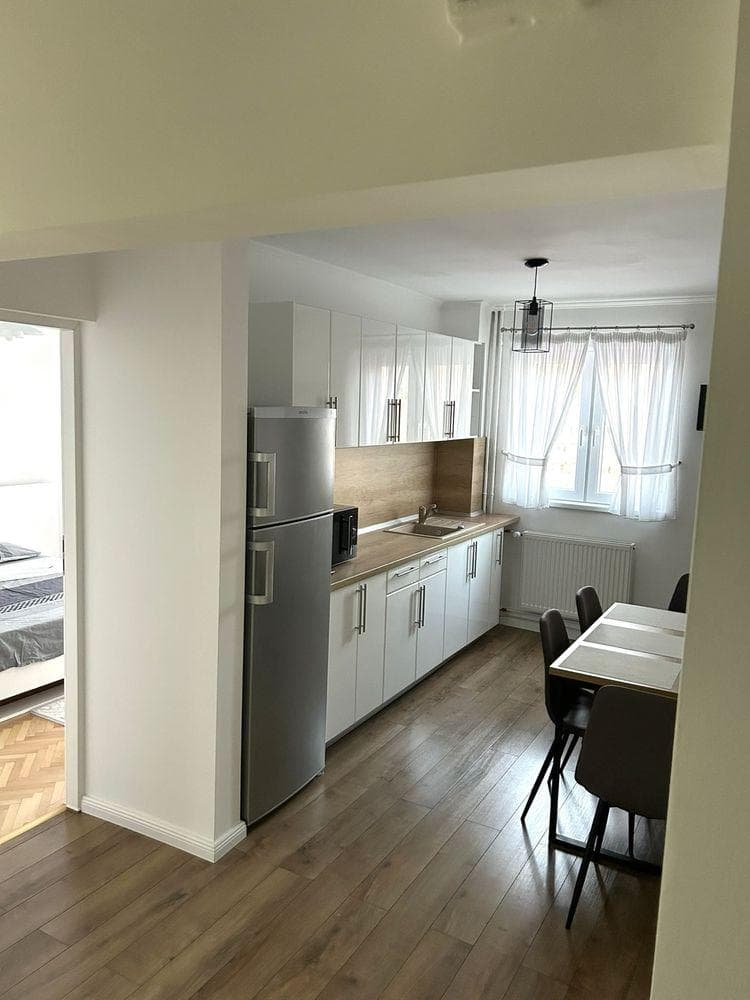 Inchiriez apartament tip AN cu 2 camere complet mobilat si utilat