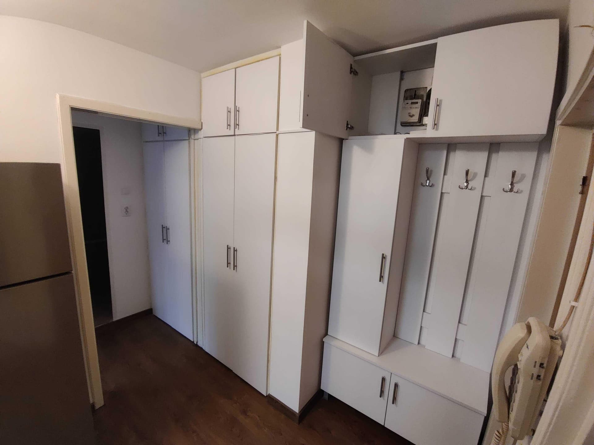 De închiriat apartament cu dou camera