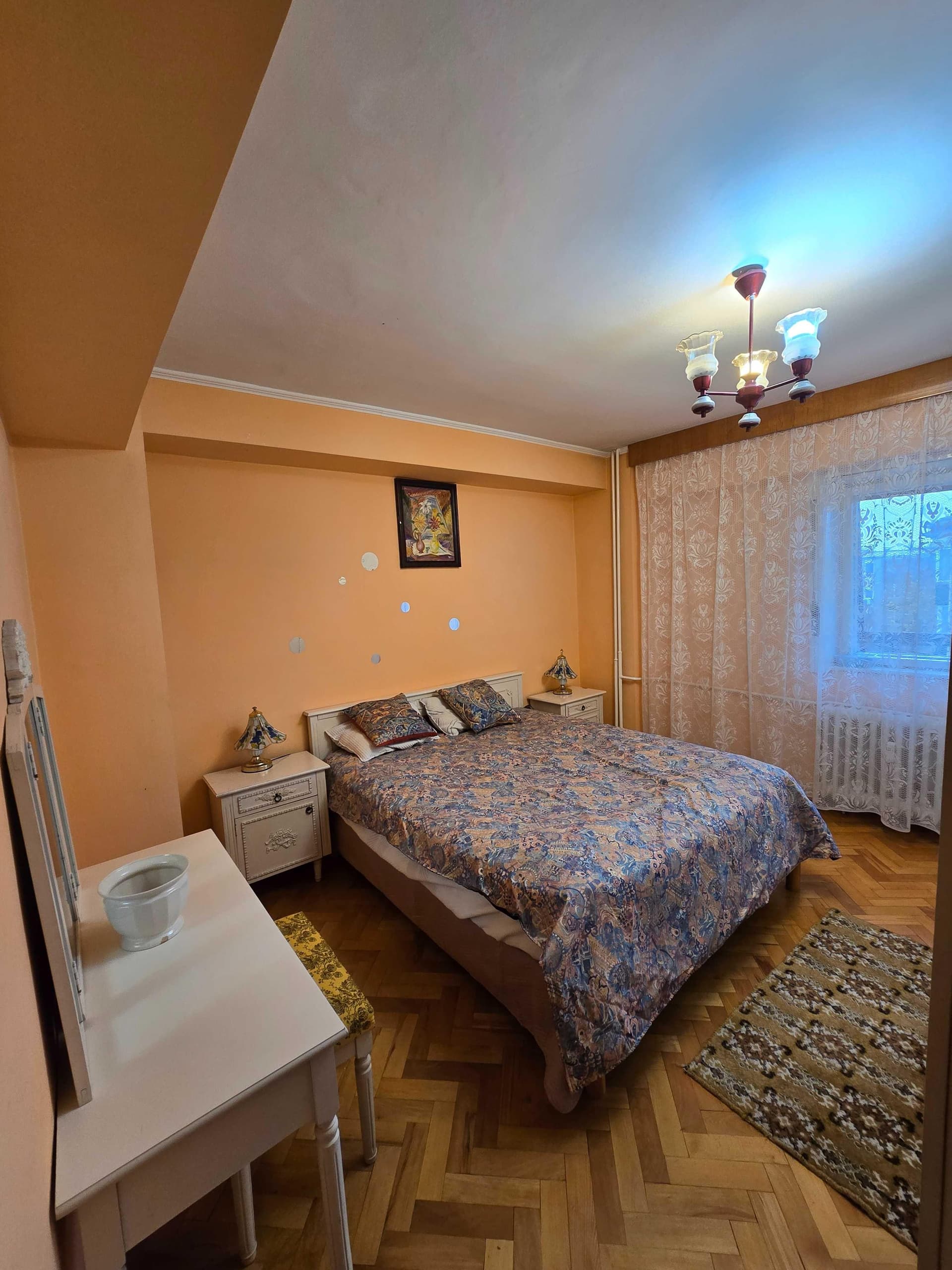 Inchiriez ap.3 cam.mobilat si utilat decomodat.