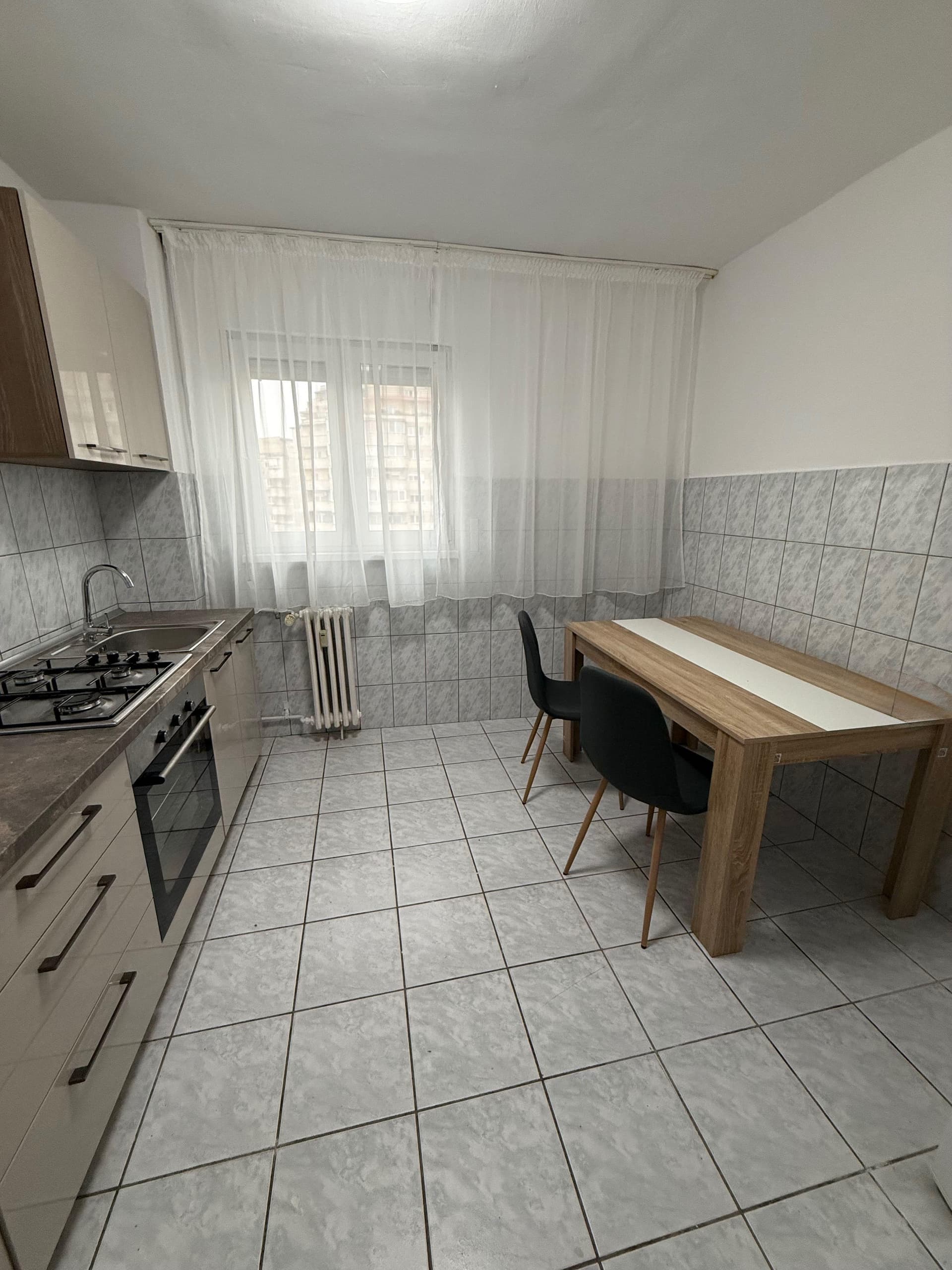 Apartament 3 camere de inchiriat, zona Bulevardul Dacia