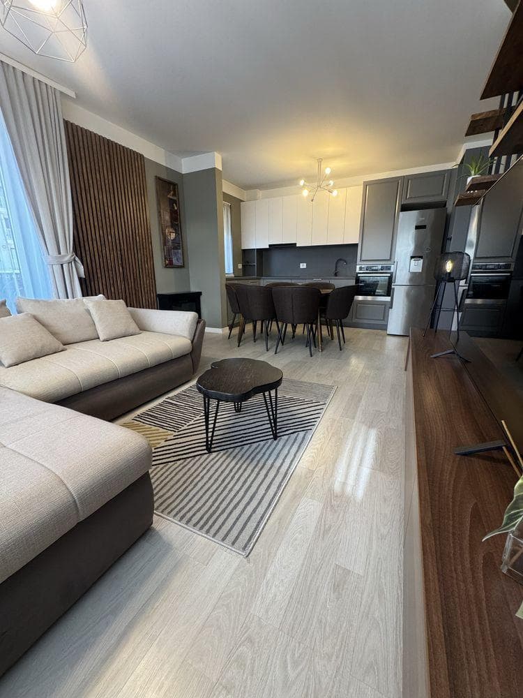 Apartament de închiriat 3 Camere, 2 băi- PRIMA ONEȘTILOR!