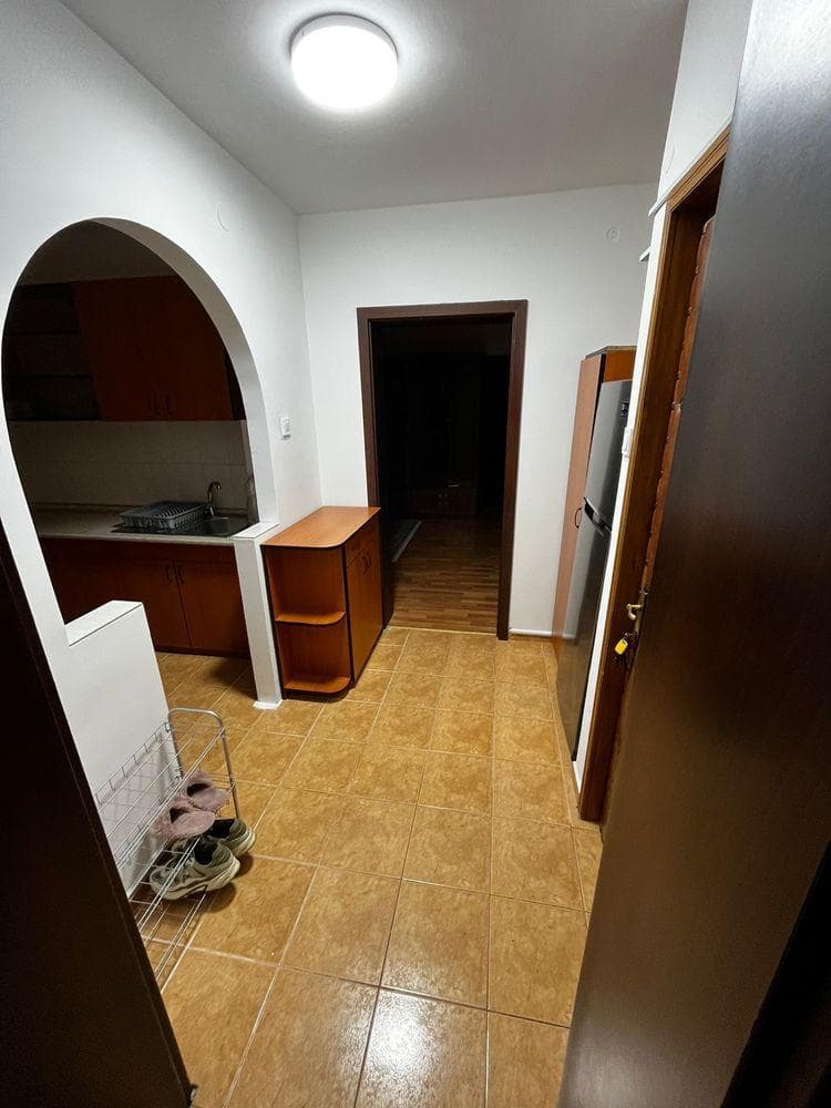 Inchiriez apartament 3 camere, cartierul Rogerius