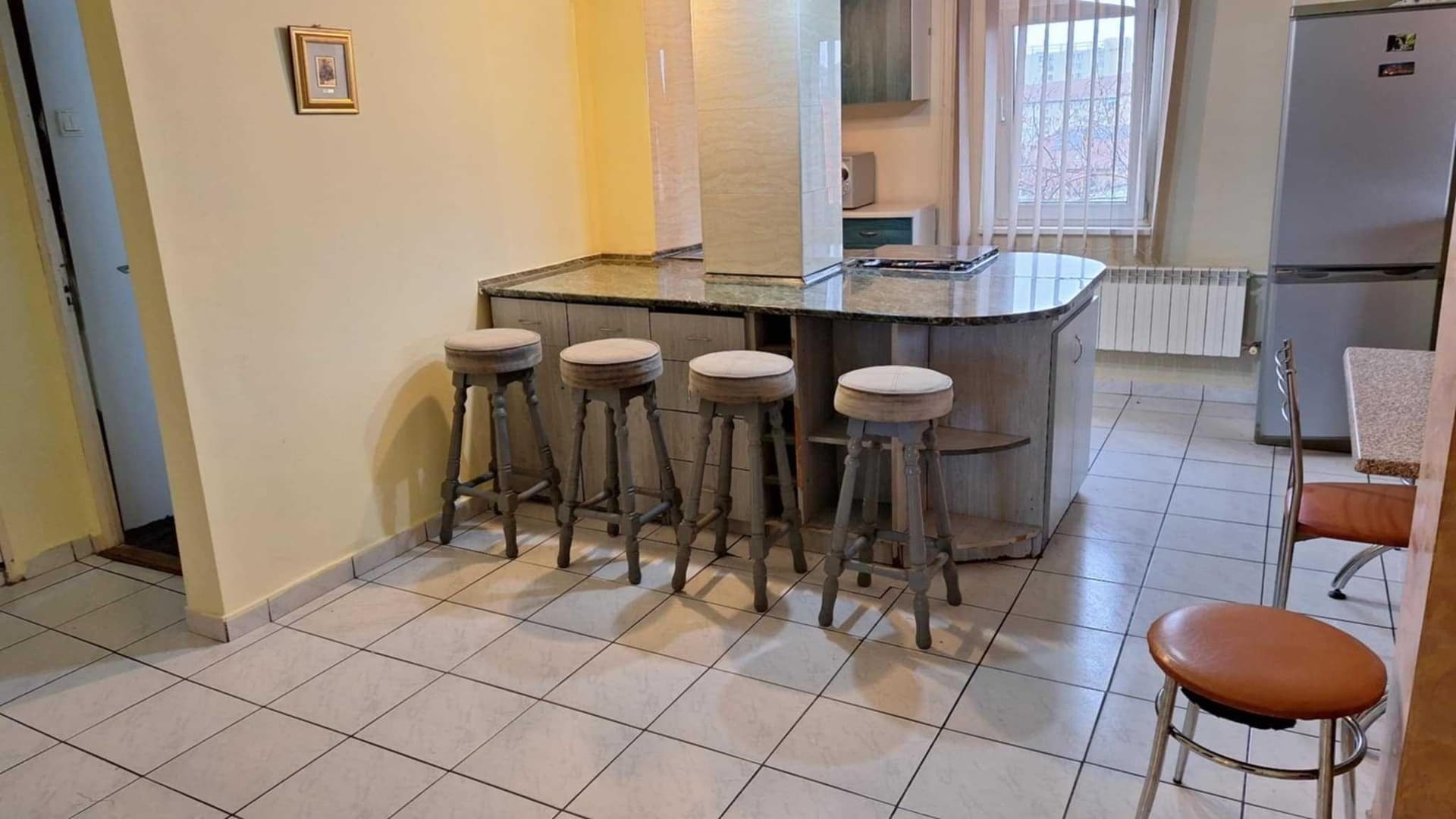 Inchiriez apartament 3 camere in Oradea, zona Rogerius