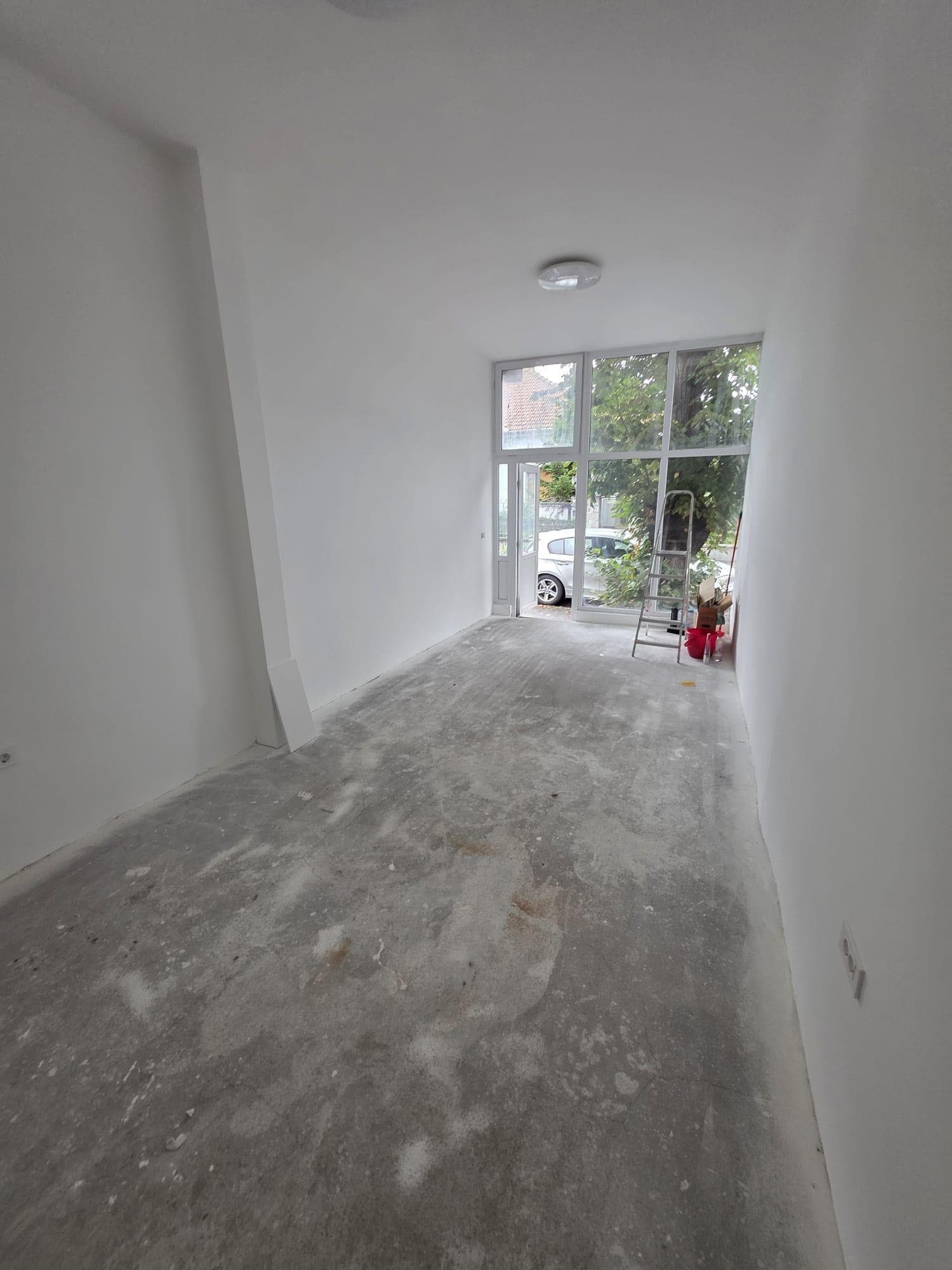 Spatiu comercial Renovat de vanzare/inchiriat