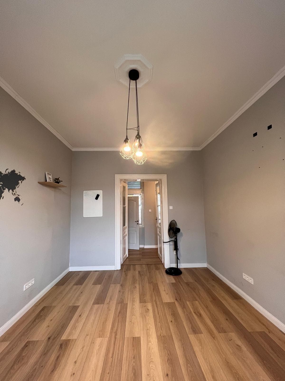 Inchiriem birou Central  - amenajat