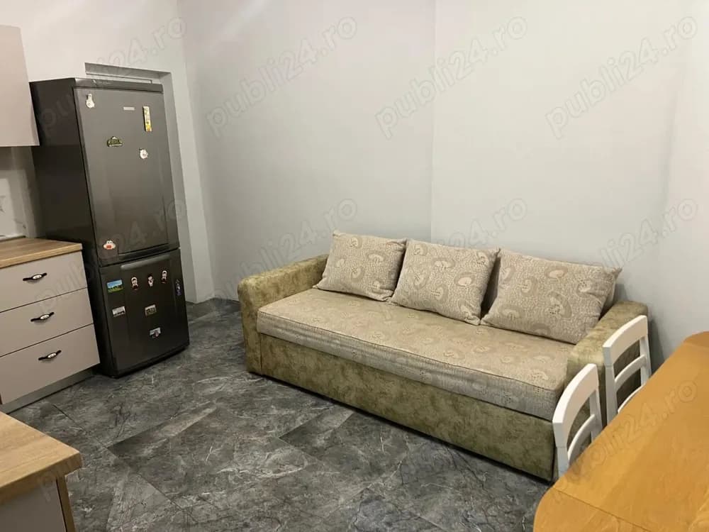 Închiriez apartament lux