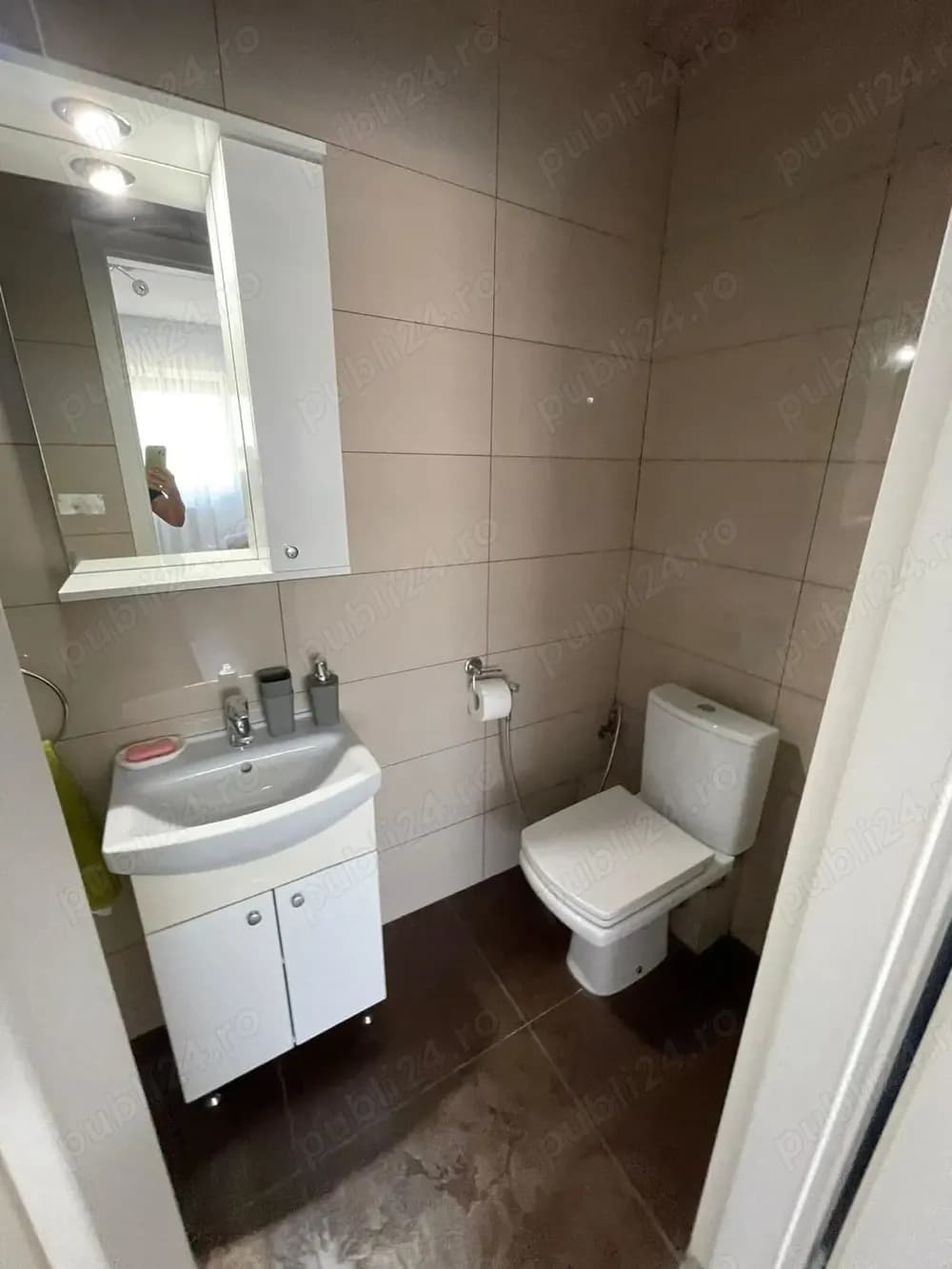 Închiriez apartament 3 camere - imagine 1