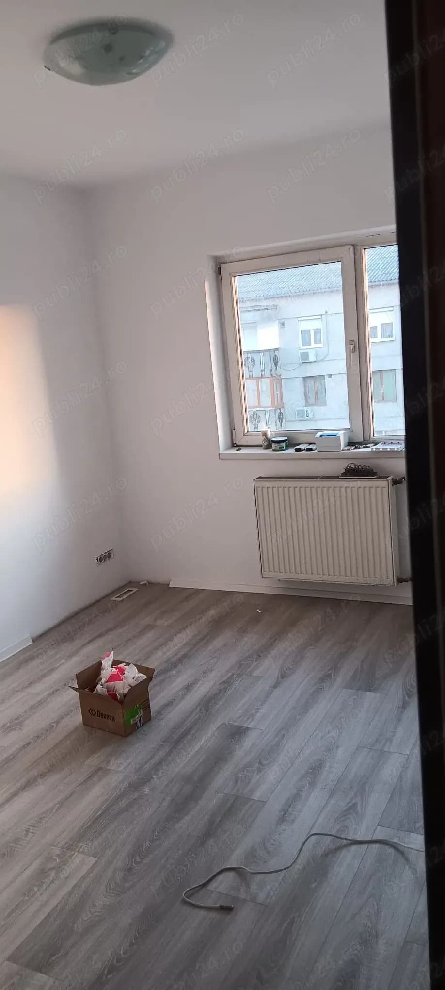 Închiriez apartament cu 3 camere complet renovat - imagine 1