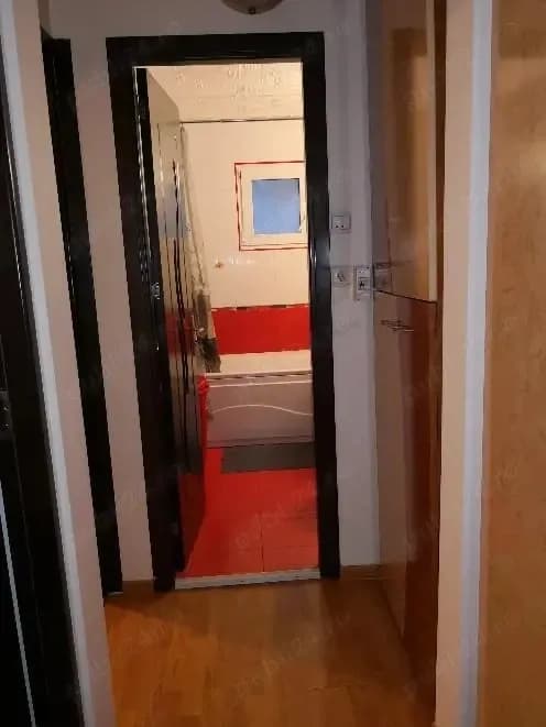 Închiriez apartament cu trei camere complet mobilat , cu loc de parcare  strada Numărului Oradea - imagine 1