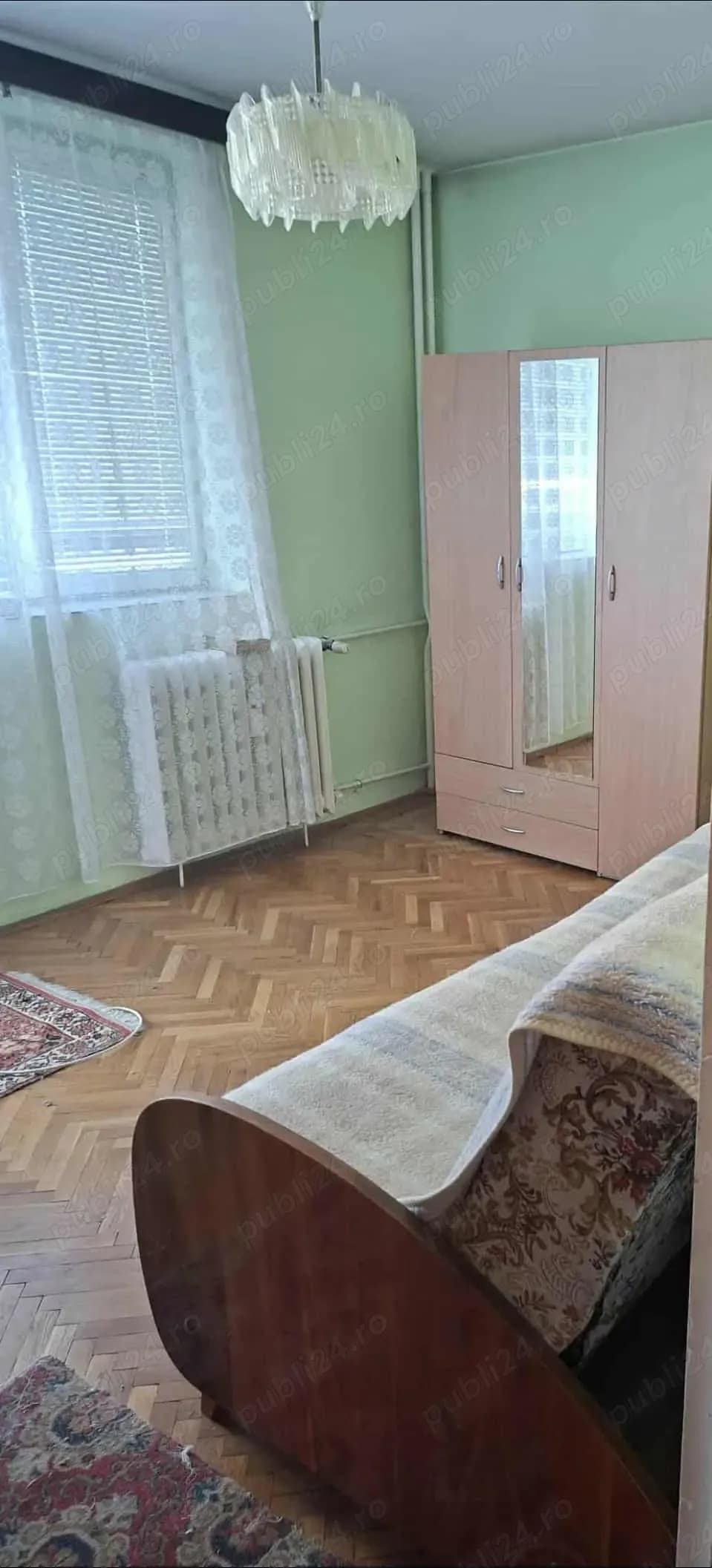 De închiriat apartament 3 camere   strada Sovata - imagine 1