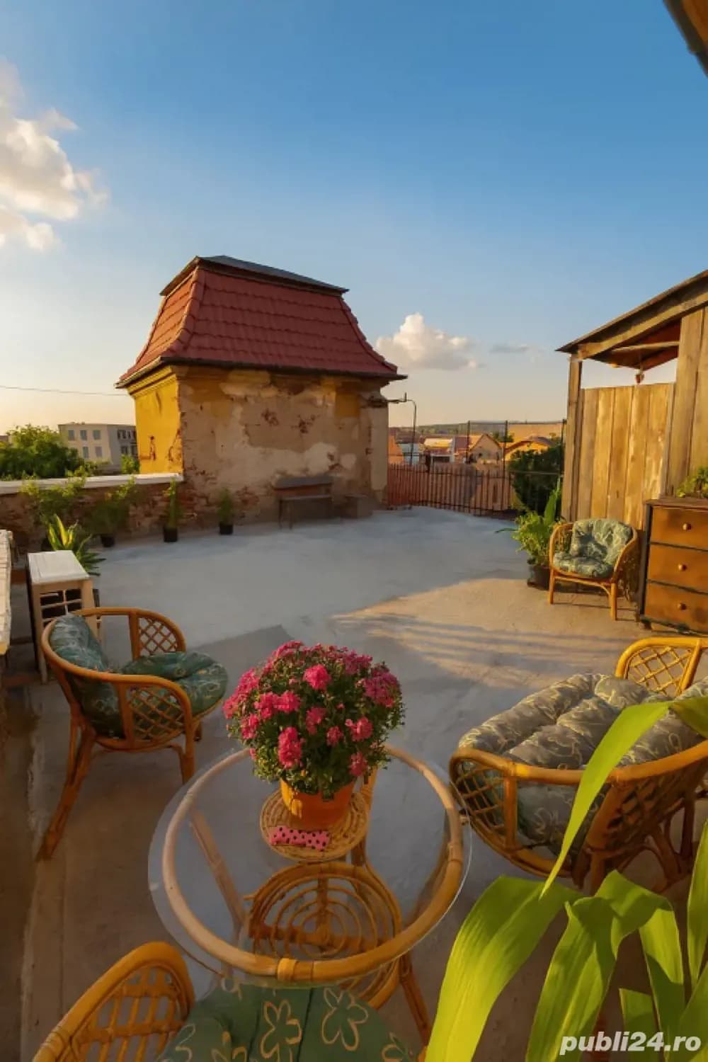 Vand apartament ultracentral deosebit cu panorama - imagine 1