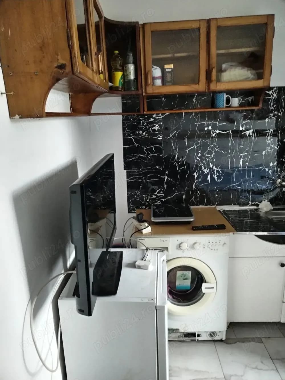 Vând garsoniera din usc. 9m cu utilitati Oradea zona liniștita central Rogerius - imagine 1