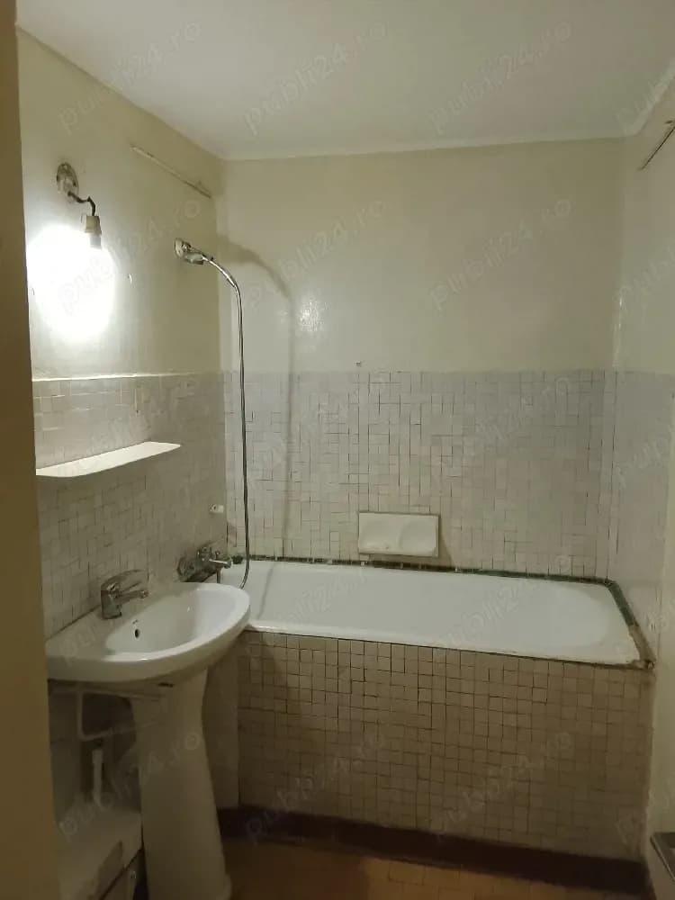 Apartament. PB .Cu.Doua Camere De.VinzareVizavid De Spitalul De Copii.In.Oradea