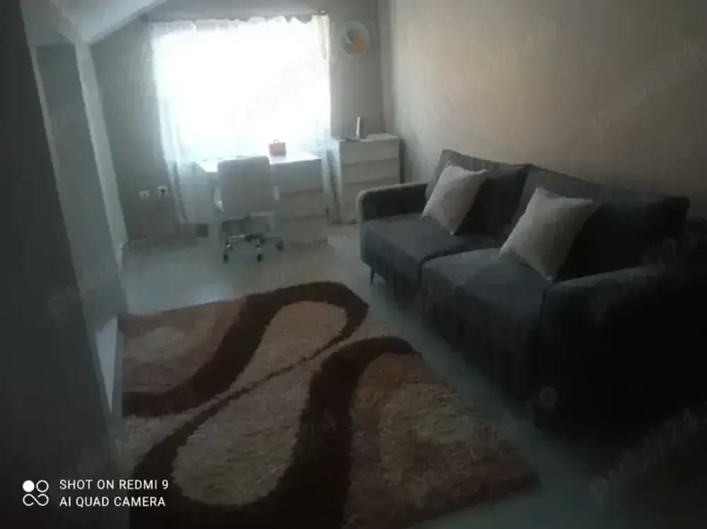 Vand apartament curte comuna