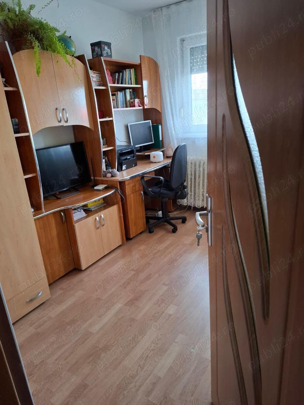 Apartament cu 3 camere de vânzare