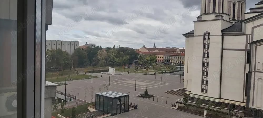 Vand apartament 4 camere - imagine 1