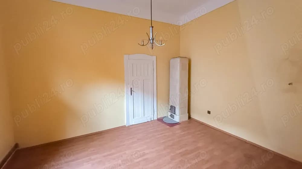 Locuință ultracentrală compusă din două apartamente cu intrări separate - imagine 1