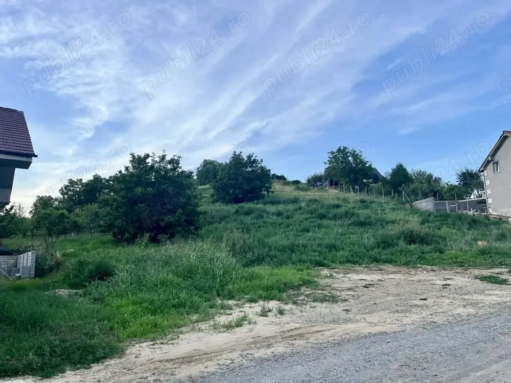 Vand 2 parcele oncea