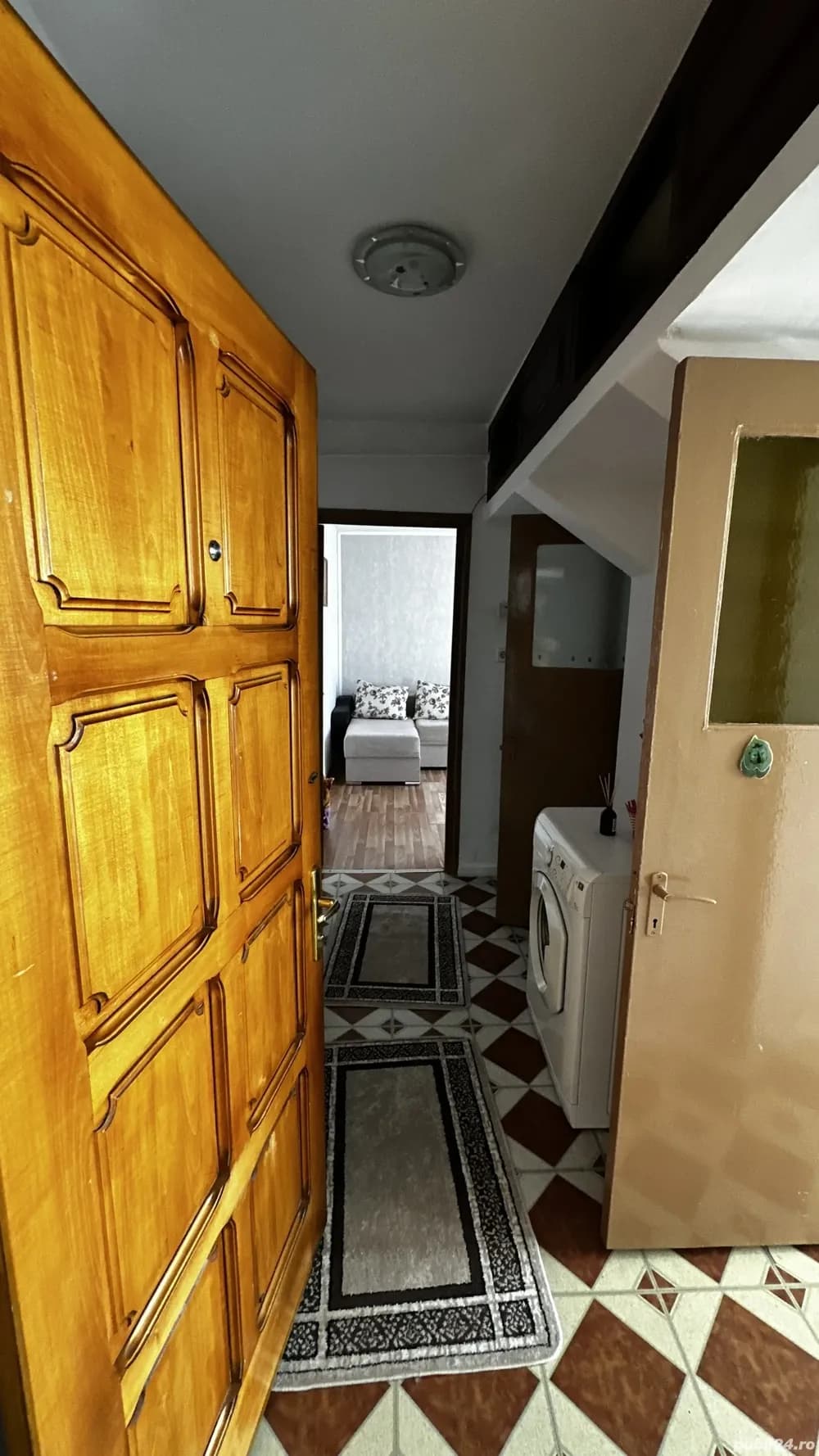 Vând apartament cu două camere