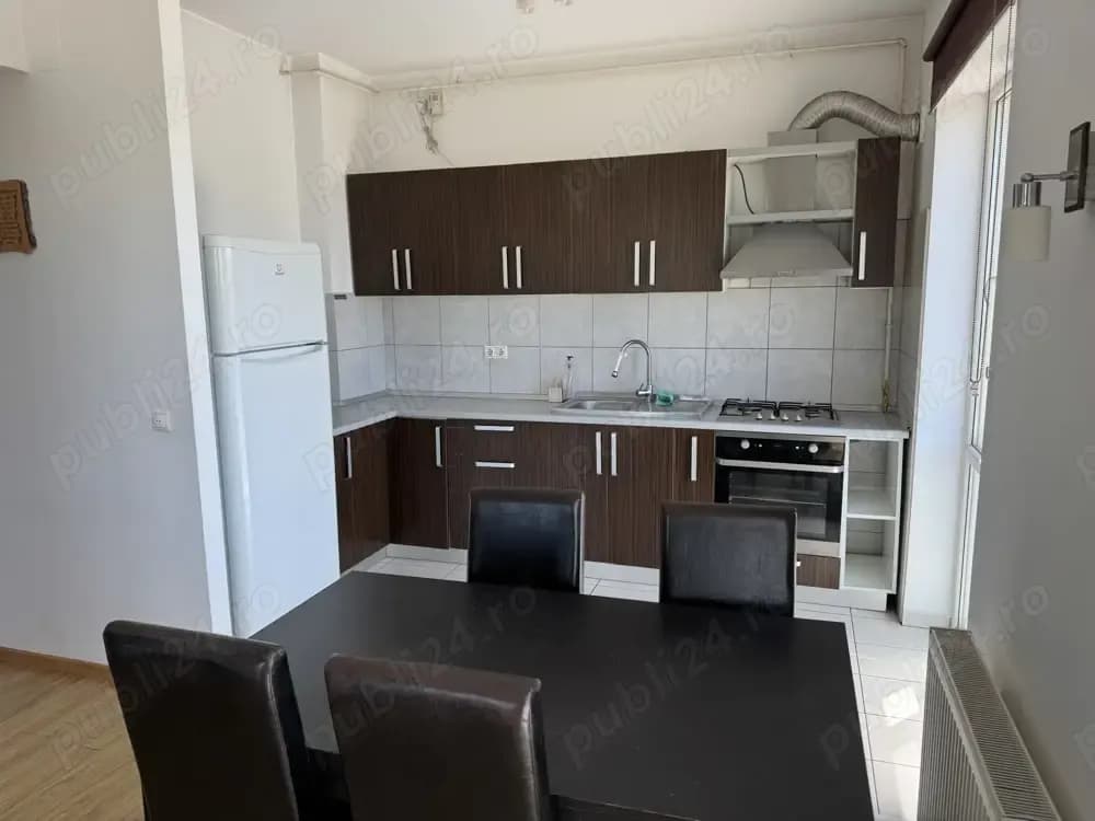 Vând apartament 3 camere, 75 mp utili,  Ploiești, zona Nord