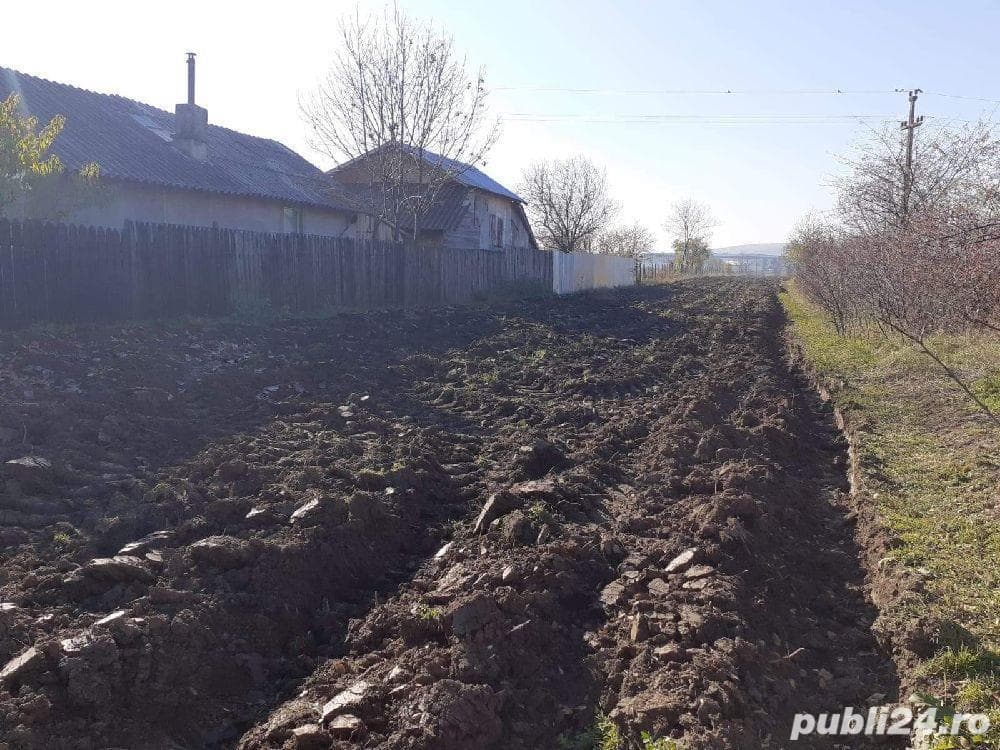 Vând teren intravilan