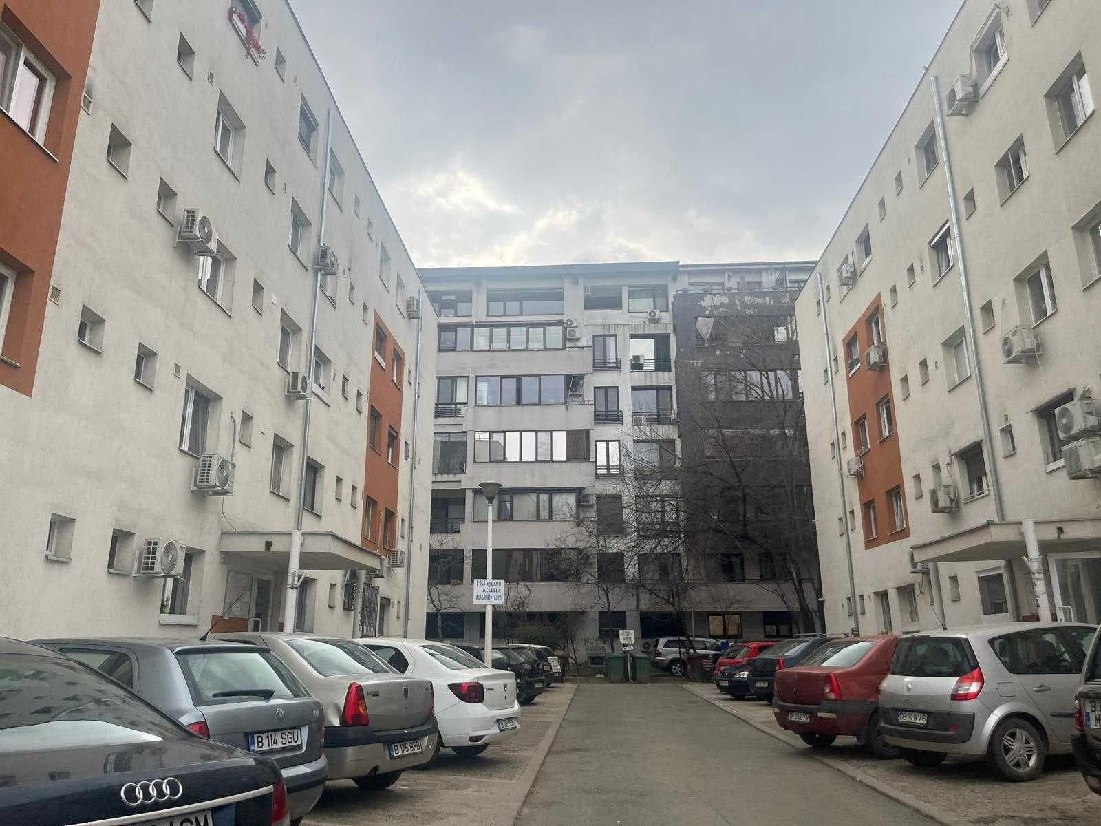 Vand garsoniera mica, pentru tanar/student in Pajura, langa metrou