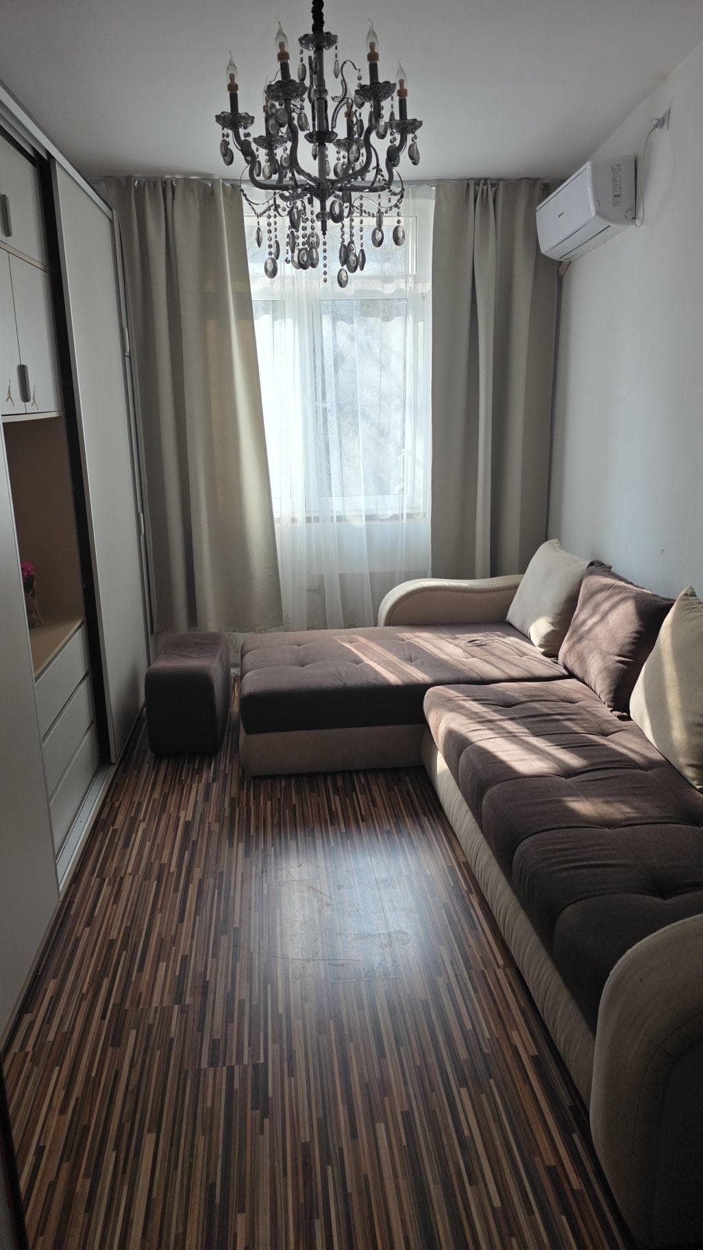 Garsoniera 18m' in stare se vinde mobilata sau goala  piața Pajura