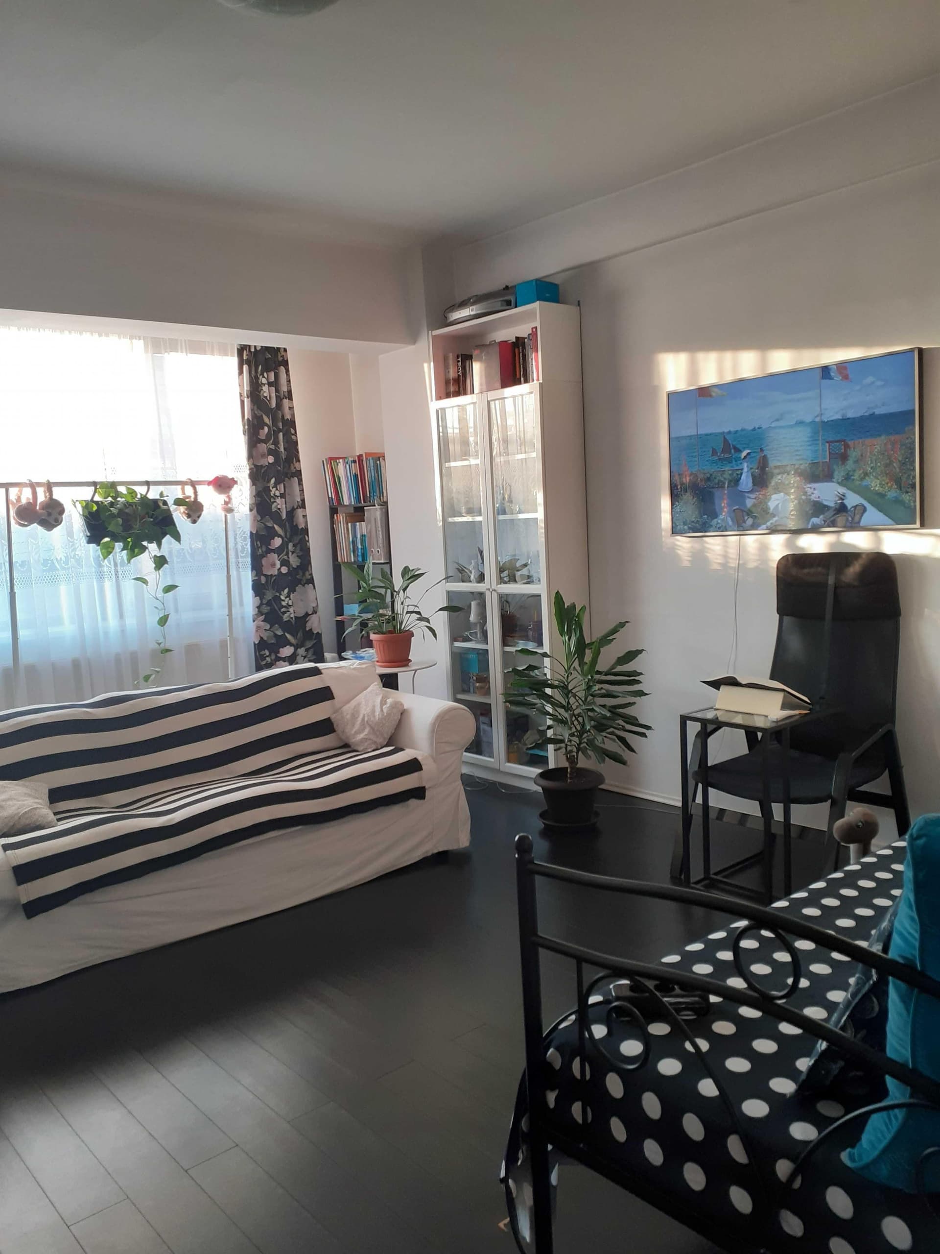 Dămăroaia, 3 camere bloc boutique