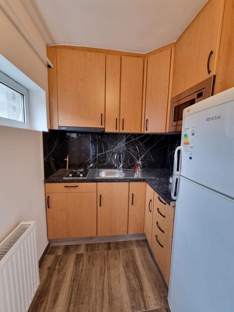 Vand Grsoniera decomandata zona Cernei strada smart - imagine 1