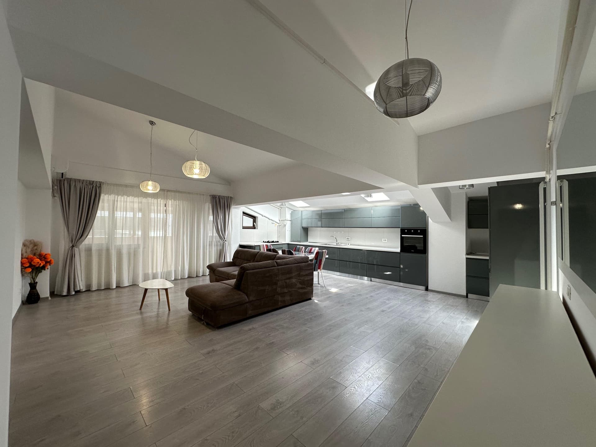 4 camere duplex vedere lac mobilat utilat 2 parcari boxa Petrom City