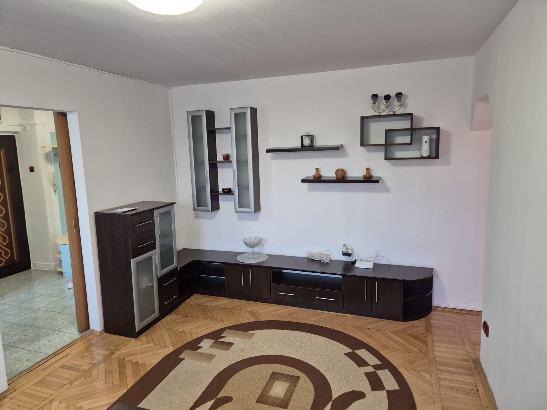 Inchiriez apartament 3 camere mobilat și utilat în zona  Gara  de Nord
