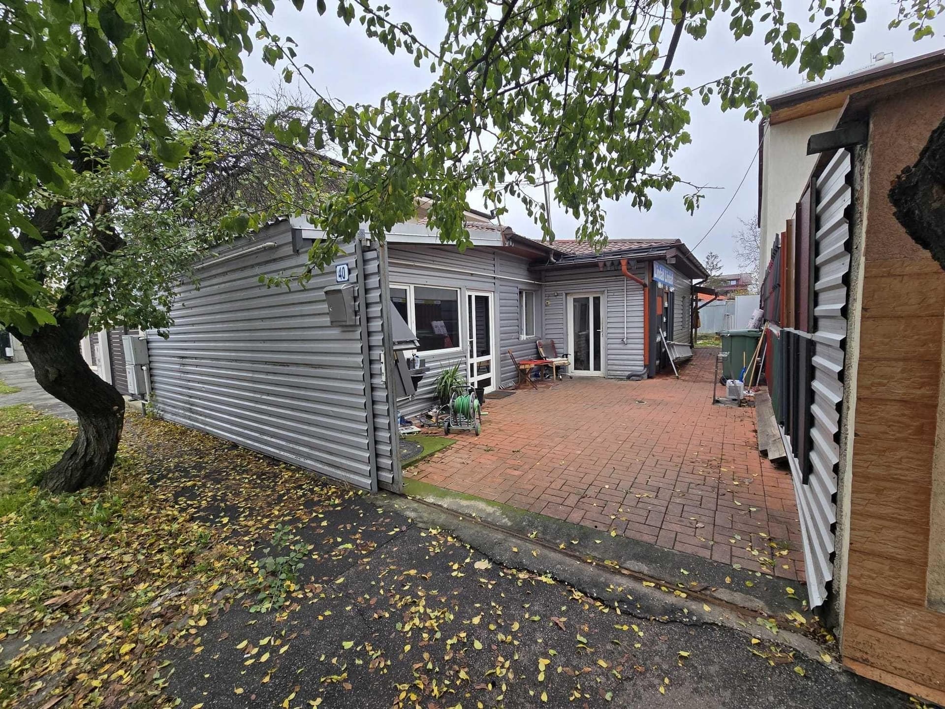 De vanzare teren 246 mp cu casă batraneasca