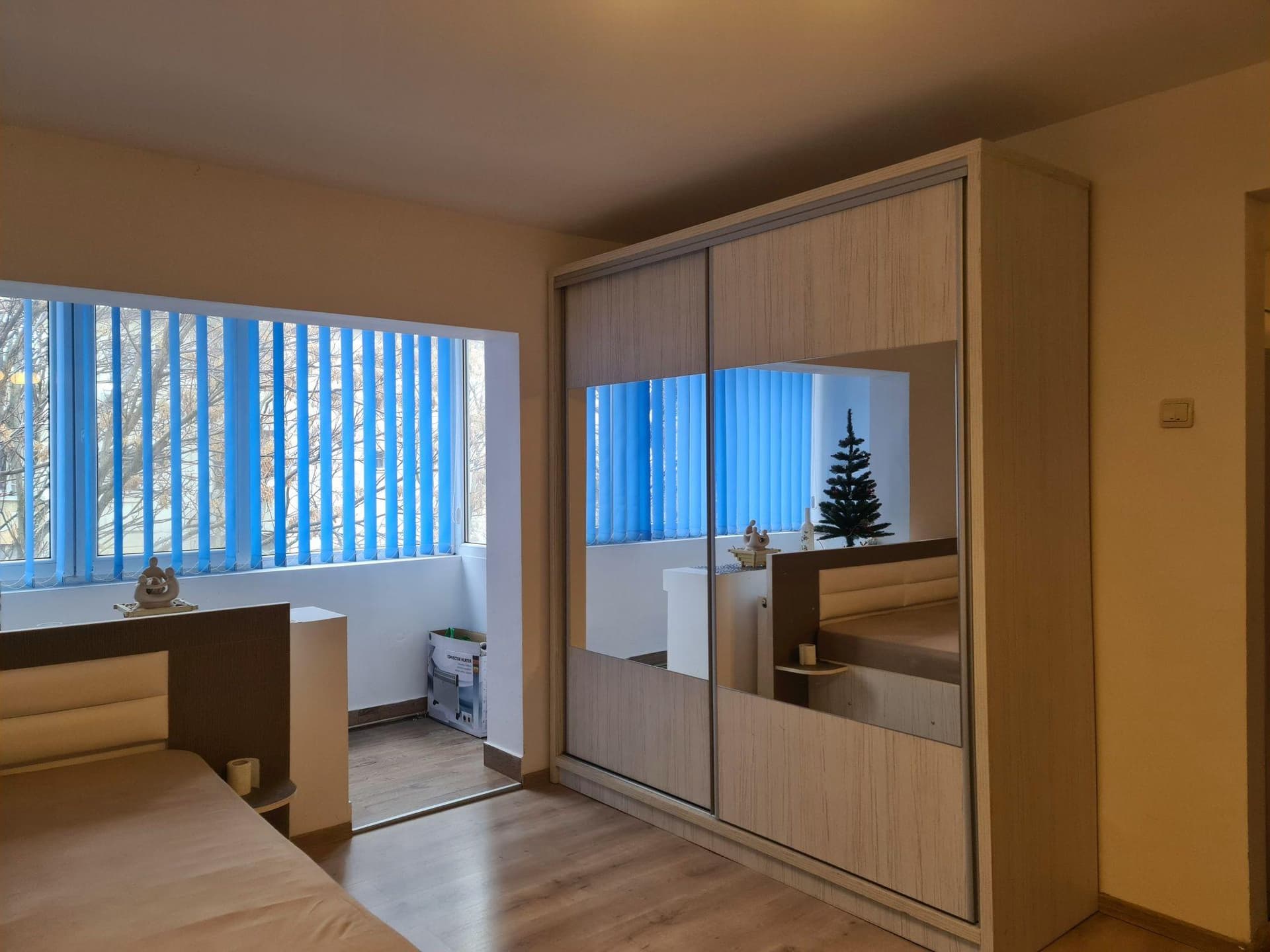 Vand garsoniera in apropiere de Mall Vitan - imagine 1