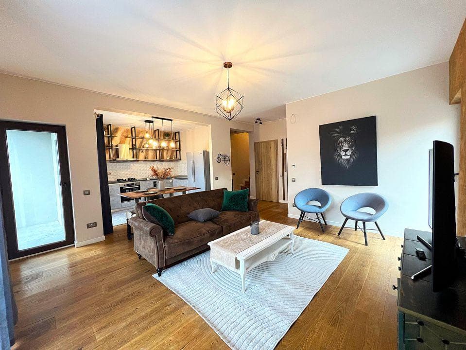 Apartament lux in vilă + curte + piscina / jacuzzi / sauna - imagine 1