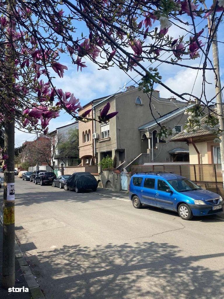 Vand apartament in vila, in zona Decebal - imagine 1