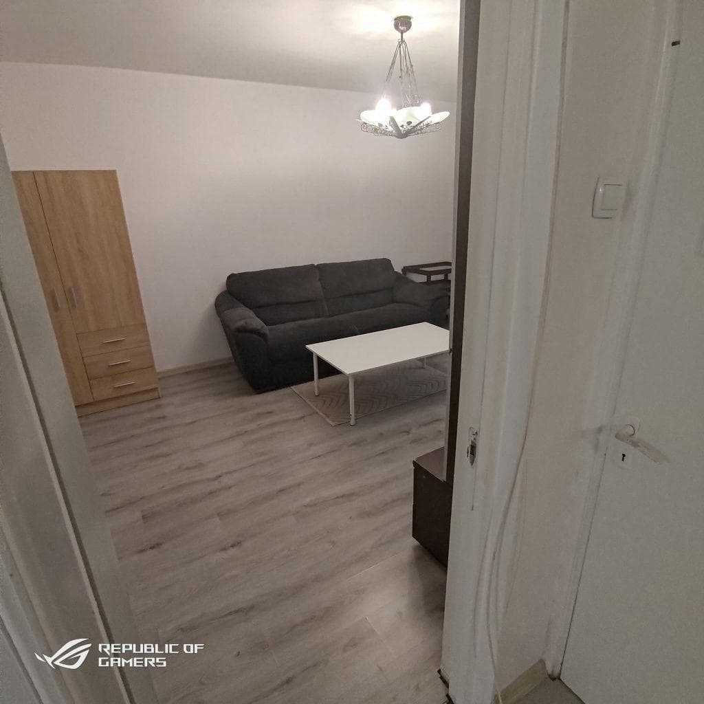 Închiriez apartament 3 camere