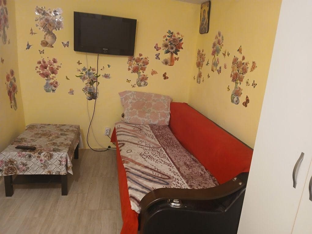 Camera de inchirat baie bucătărie la curte