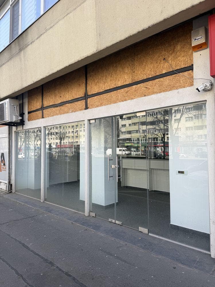 Spațiu comercial 76 mp | Vitrină 7m | Zonă circulată | 2 intrări - imagine 1