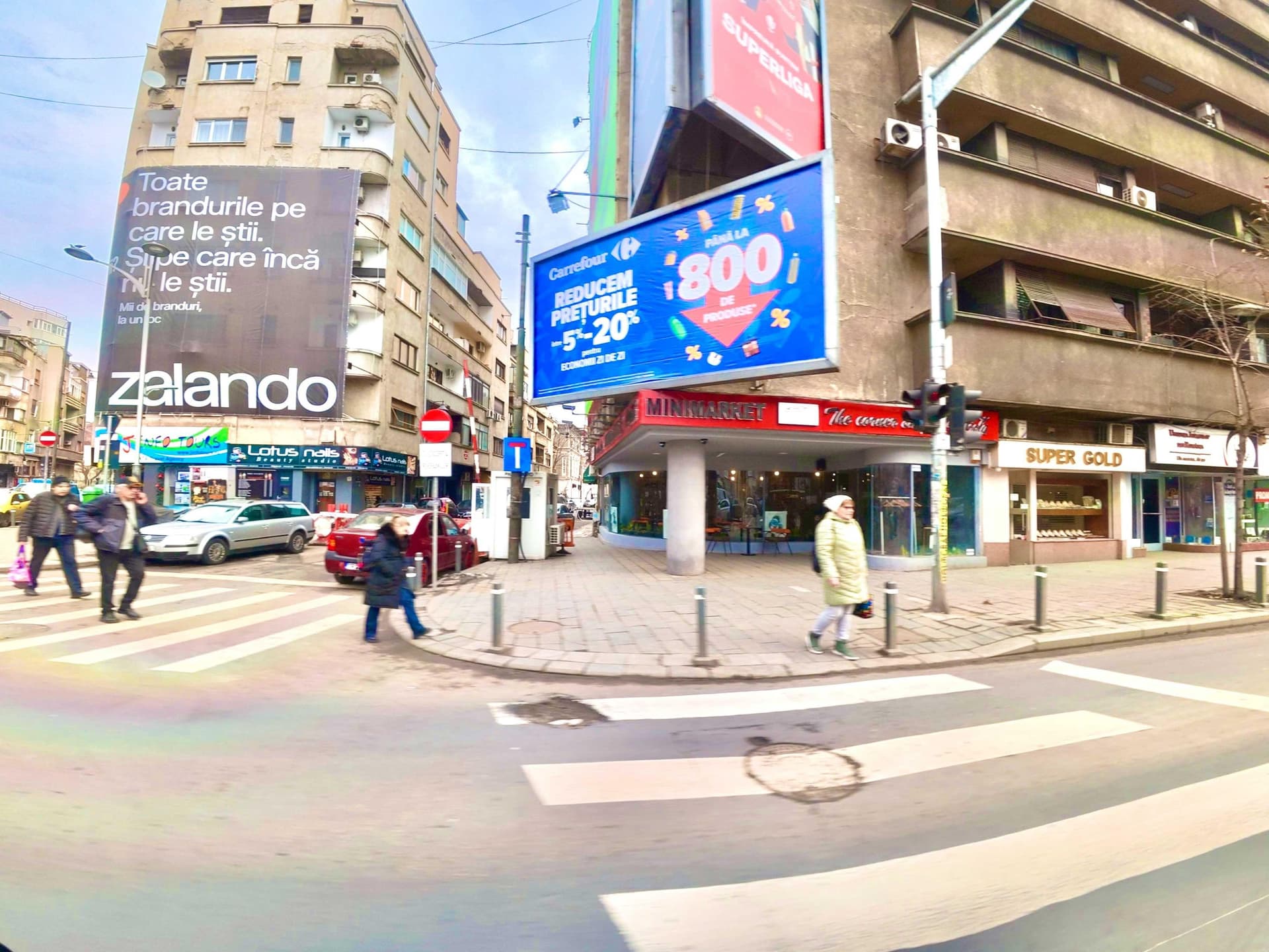 Spatiu comercial inchiriat 18 mp Piata Romana vitrina 4 m