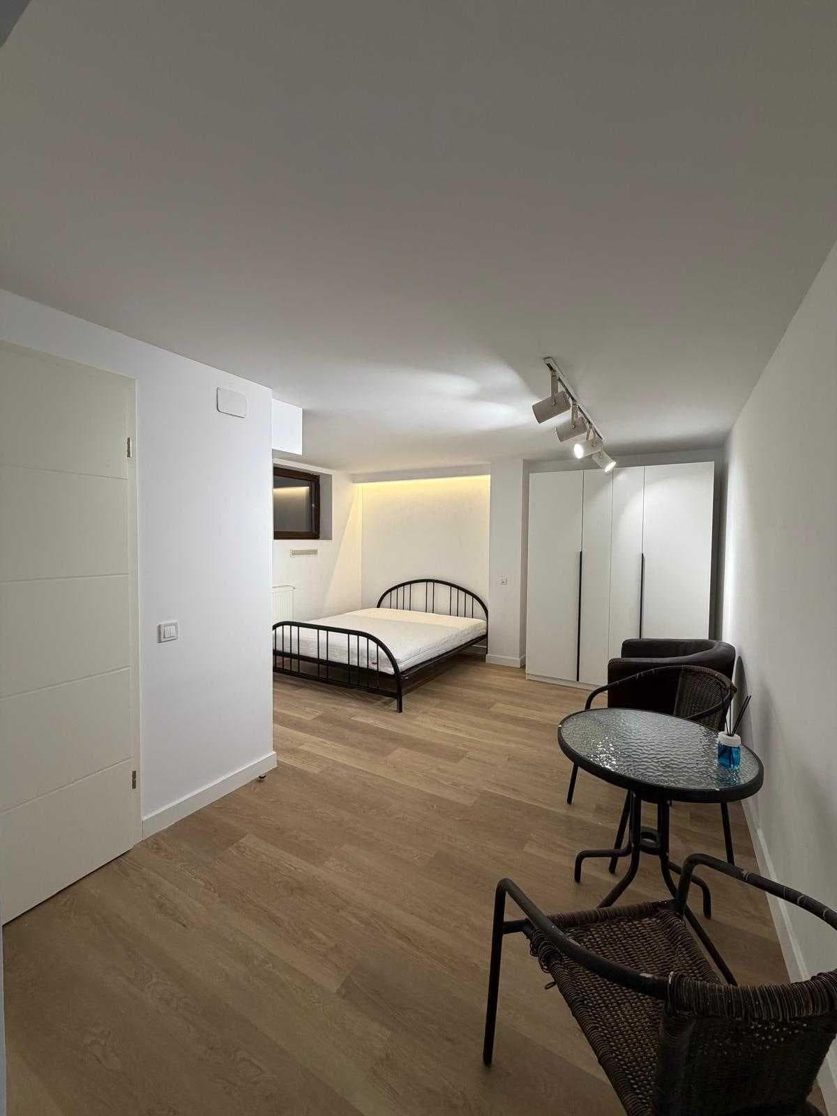 Garsoniera noua si spatioasa, Calea Mosilor