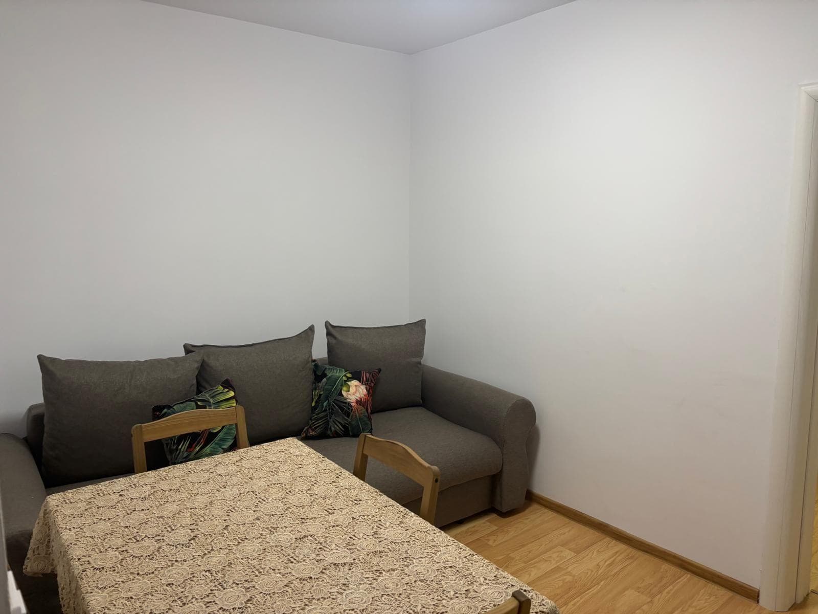 Închiriez apartament cu 2 camere in Pantelimon - imagine 1