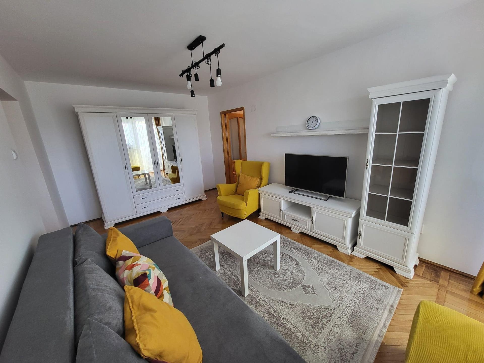 Proprietar închiriez ap 3 cam