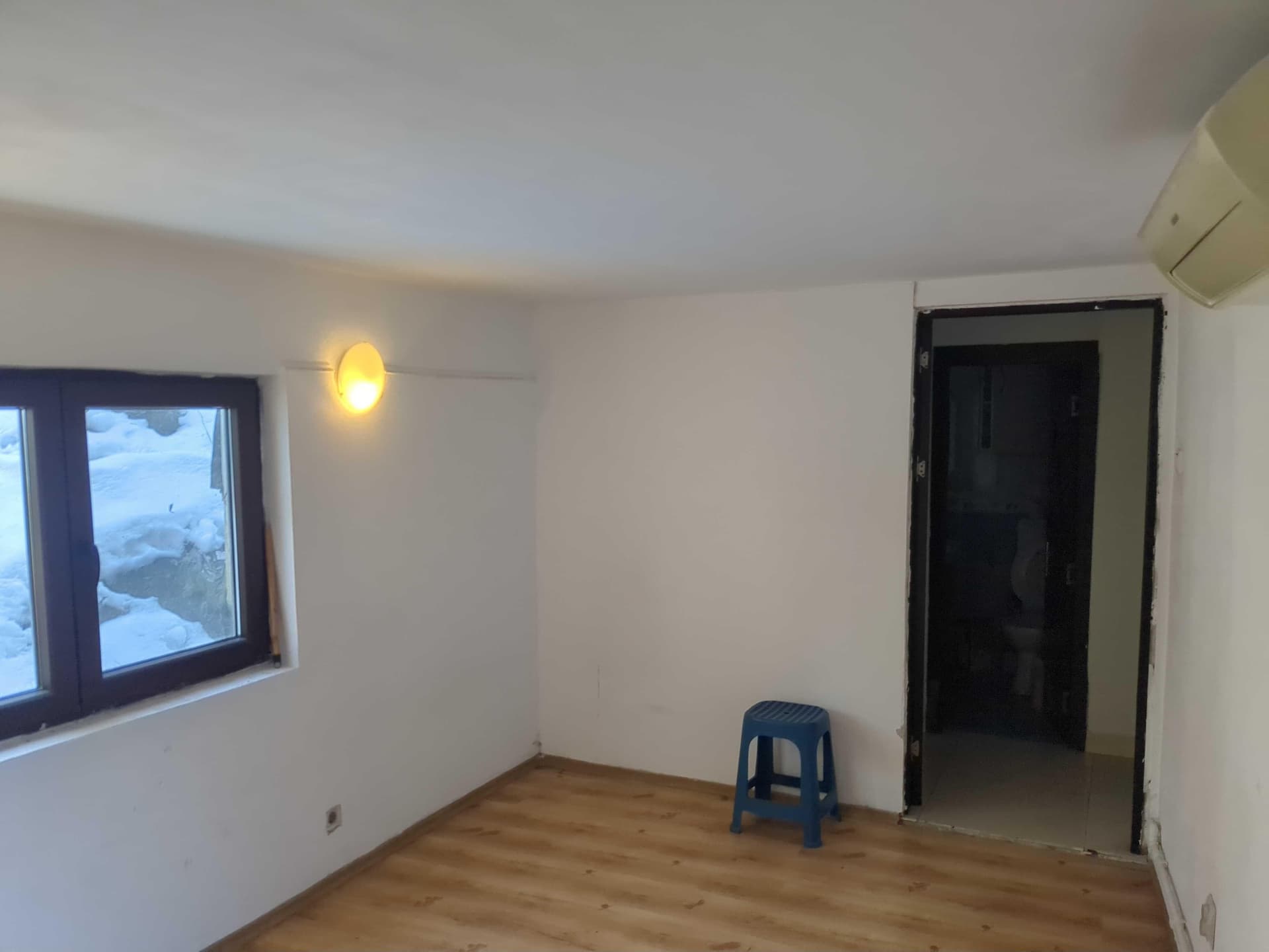 Garsonieră 25 mp de vânzare, parter, cu AC si centrala, linistita! - imagine 1