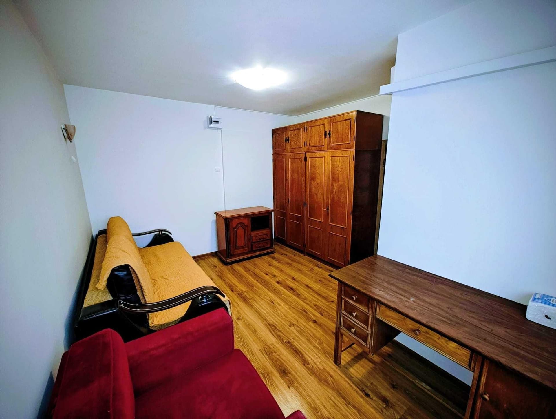 Vând 2 garsoniere unite, renovate, centrală proprie - imagine 1