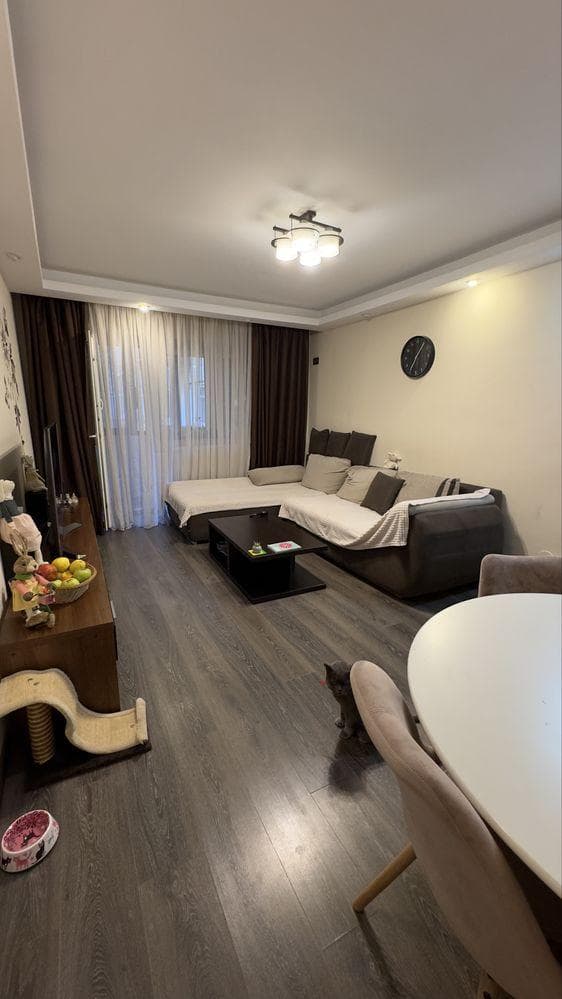 APARTAMENT 4 camere la 3 minute de metrou Costin Georgian cu centrala