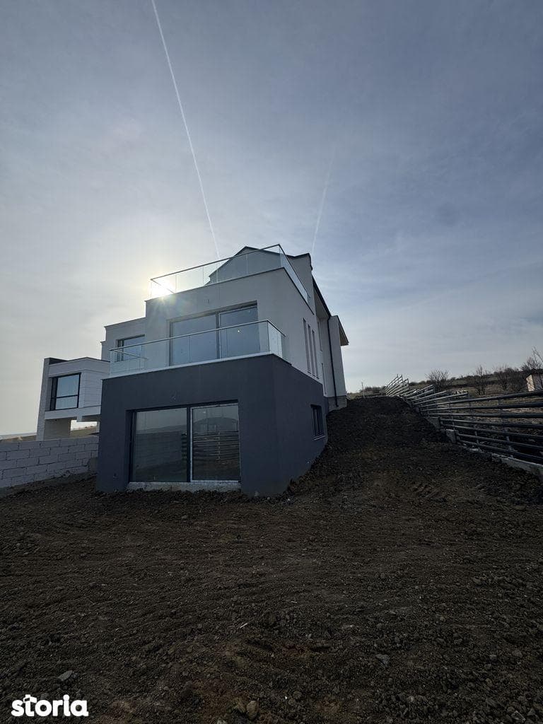 Persoana Fizica Vand casa strada Soporului 74w